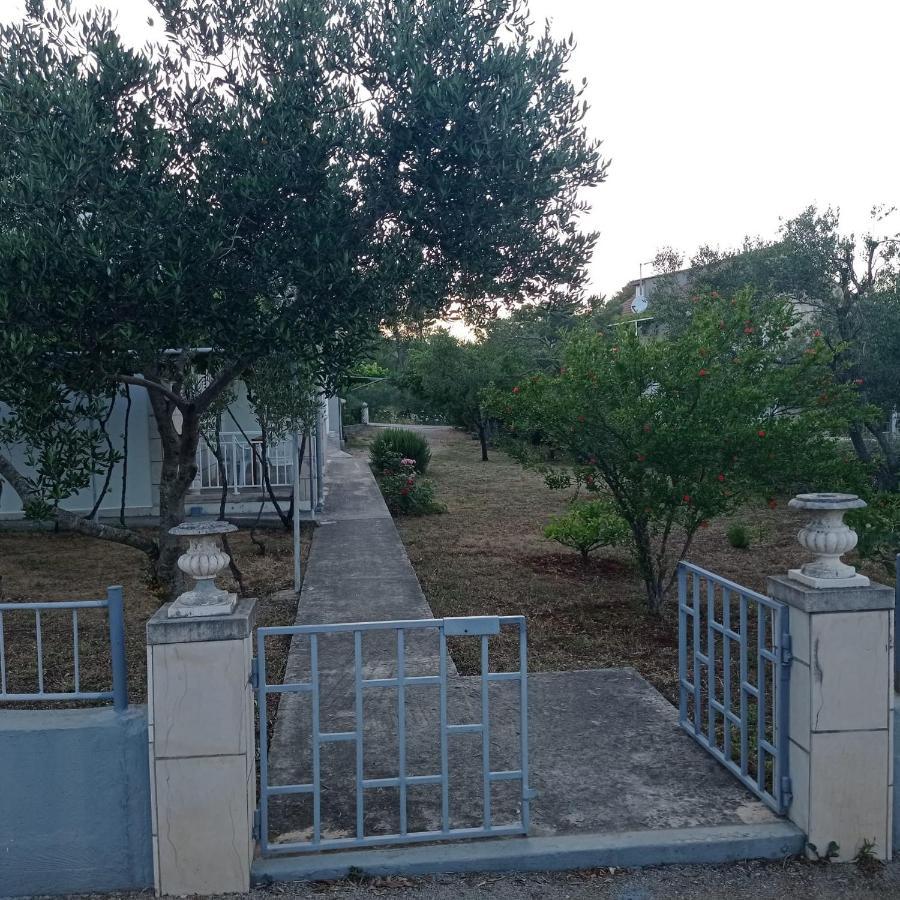 My Mediterranean Villa With Huge Garden And Own Parking Лумбарда Екстериор снимка