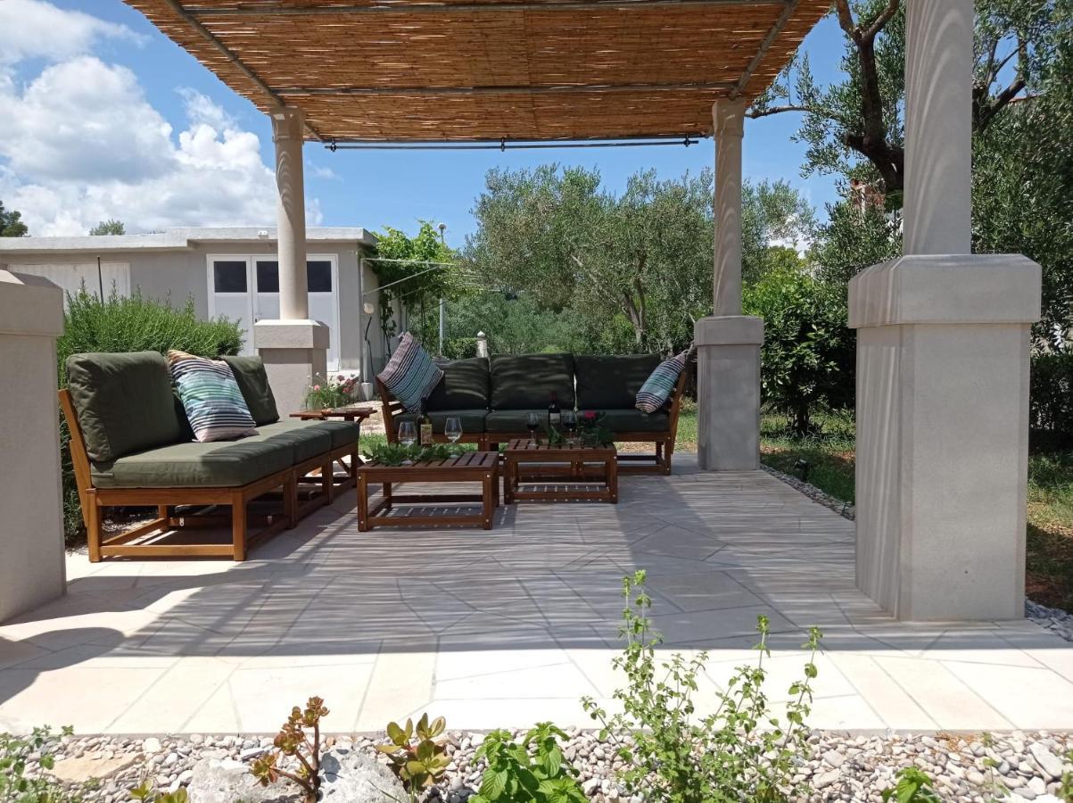 My Mediterranean Villa With Huge Garden And Own Parking Лумбарда Екстериор снимка